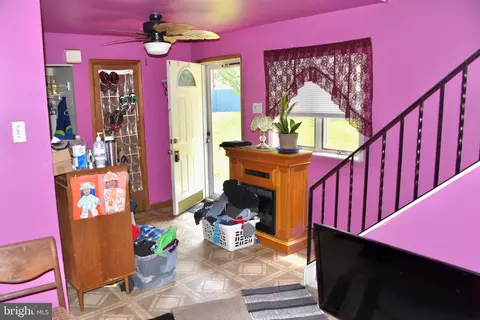 Entry Way - 807 Rabbit Ln, Reading, PA 19606 photo 1 of 3