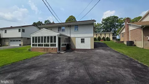 419 Holland, Reading, PA 19607 photo 2