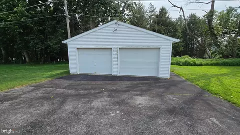 419 Holland, Reading, PA 19607 photo 3