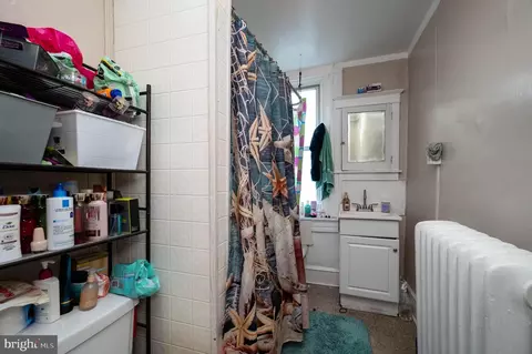 Bath - 146 Oley St, Reading, PA 19601 photo 5 of 7
