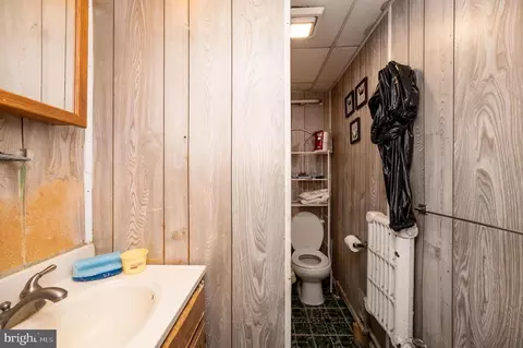 Bath - 146 Oley St, Reading, PA 19601 photo 6 of 7