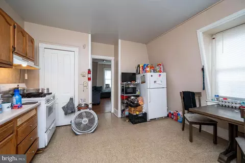 Entry Way - 146 Oley St, Reading, PA 19601 photo 3 of 6