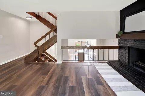 Entry Way - 33 Pinehurst Ct, Reading, PA 19607 photo 3 of 6