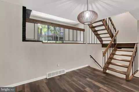 Entry Way - 33 Pinehurst Ct, Reading, PA 19607 photo 1 of 6