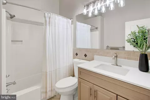Bath - 33 Pinehurst Ct, Reading, PA 19607 photo 1 of 3