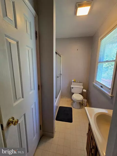 Bath - 100 Constitution Ave, Reading, PA 19606 photo 1 of 1