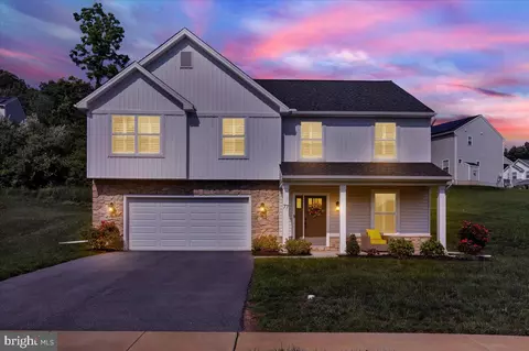77 Ladderback Ln, Reading, PA 19606