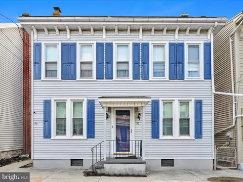 70 Main St, Strausstown, PA 19559