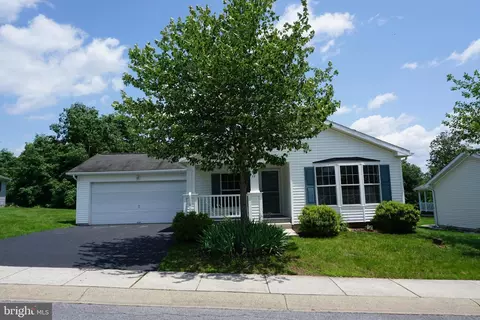 72 Random Rd, Douglassville, PA 19518