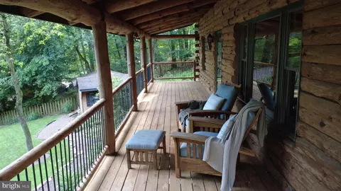 1172 Lake View Dr, Mohnton, PA 19540