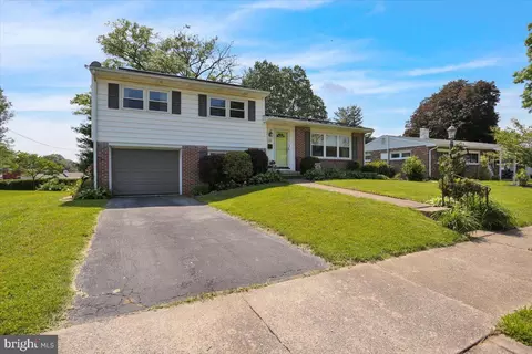 150 Elizabeth Dr, Reading, PA 19608 photo 2