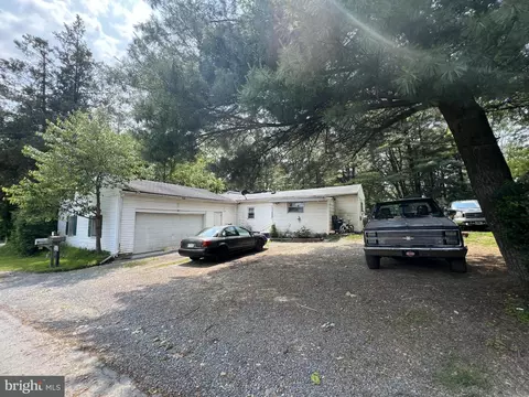 4 Degler Ln, Bethel, PA 19507