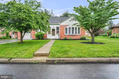 207 N Linden St, Robesonia, PA 19551
