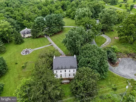 1962 Tollgate Rd, Palm, PA 18070