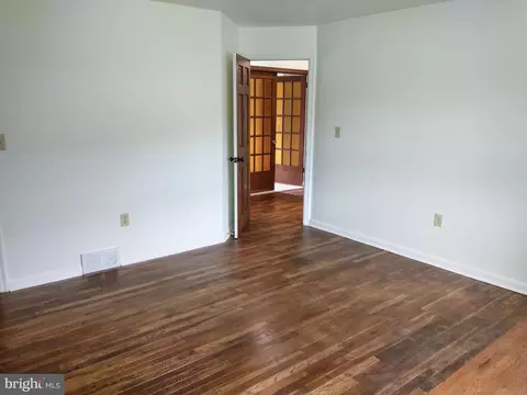 Living - 512 Mifflin Blvd, Reading, PA 19607 photo 7 of 7