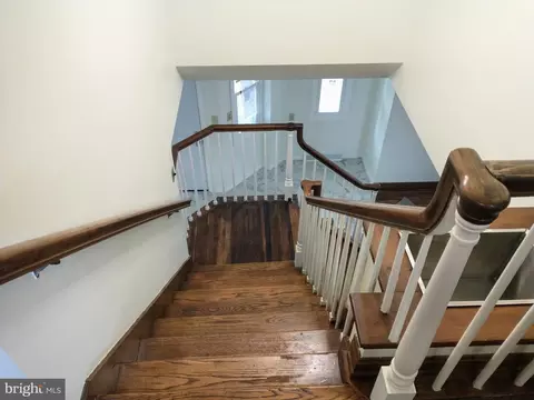 Entry Way - 512 Mifflin Blvd, Reading, PA 19607 photo 2 of 10