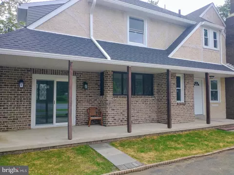 Exterior - 512 Mifflin Blvd, Reading, PA 19607 photo 6 of 12