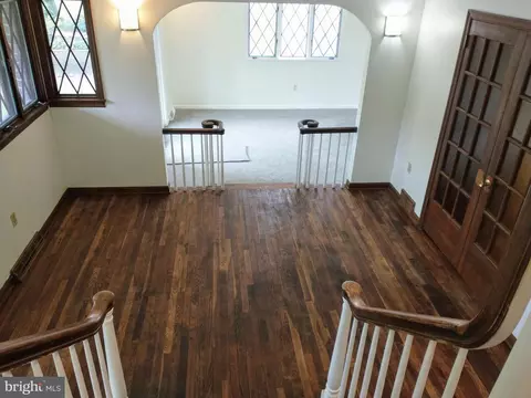 Entry Way - 512 Mifflin Blvd, Reading, PA 19607 photo 4 of 10