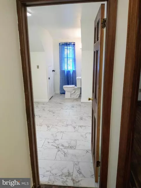 Entry Way - 512 Mifflin Blvd, Reading, PA 19607 photo 6 of 10
