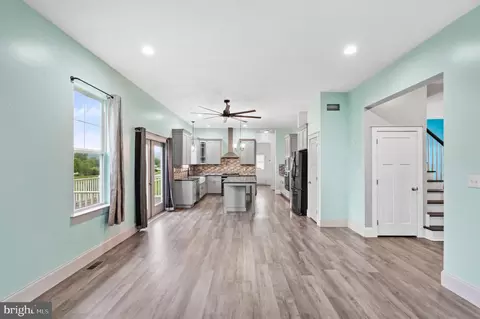 Entry Way - 7 Compton Way, Barto, PA 19504 photo 2 of 15