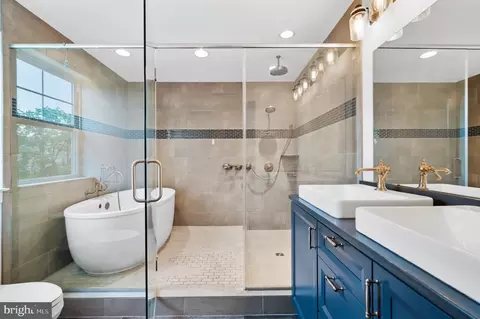 Bath - 7 Compton Way, Barto, PA 19504 photo 1 of 1