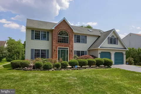 45 Downing Dr, Wyomissing, PA 19610