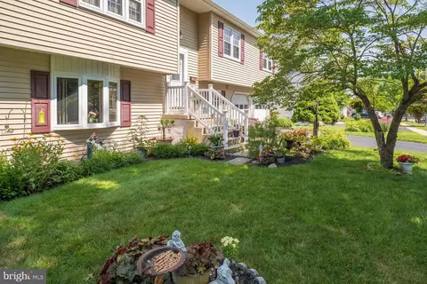 32 Devonshire Dr, Reading, PA 19610