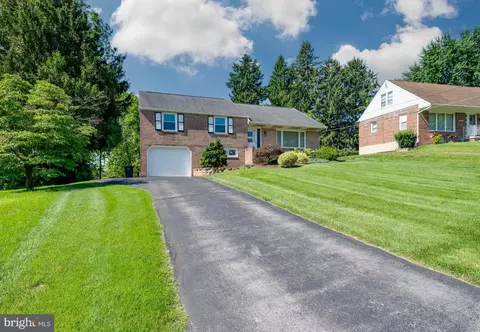 4014 Crestline Dr, Reading, PA 19606 photo 3