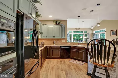 Kitchen - 404 Herington Dr, Reading, PA 19608 photo 4 of 5