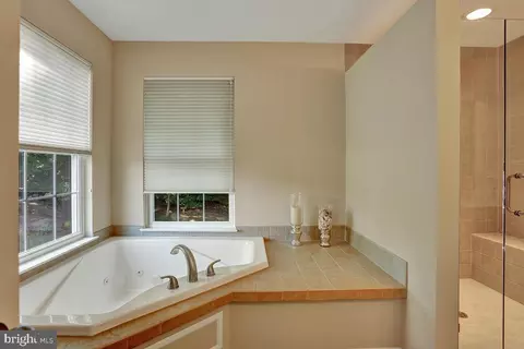 Bath - 404 Herington Dr, Reading, PA 19608 photo 2 of 6