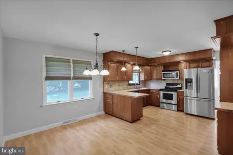 2611 Hill Rd, Reading, PA 19606 photo 9