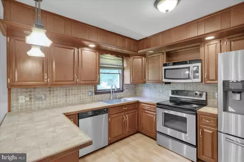 2611 Hill Rd, Reading, PA 19606 photo 11