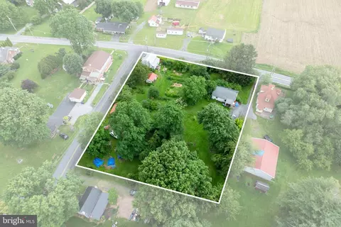 1704 Weavertown Rd, Douglassville, PA 19518