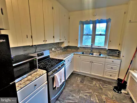 4133 Penn Ave, Sinking Spring, PA 19608 photo 11
