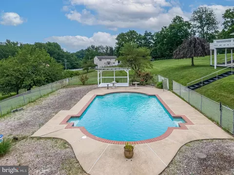 Exterior - 540 Hain Rd, Sinking Spring, PA 19608 photo 10 of 12