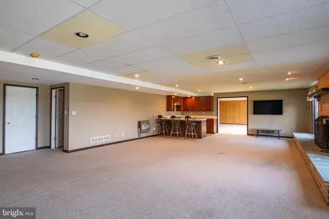Living - 540 Hain Rd, Sinking Spring, PA 19608 photo 9 of 11