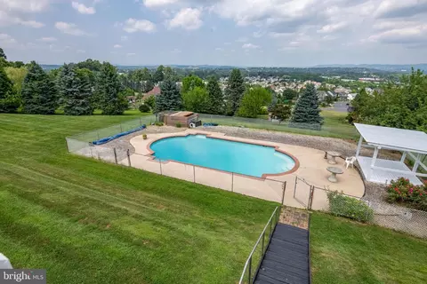 Exterior - 540 Hain Rd, Sinking Spring, PA 19608 photo 9 of 12