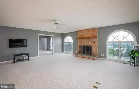 Living - 540 Hain Rd, Sinking Spring, PA 19608 photo 3 of 11