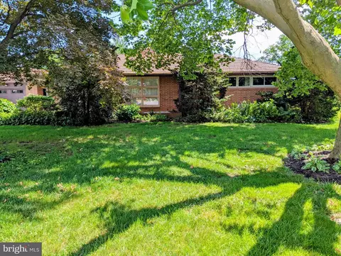 201 N Linden St, Robesonia, PA 19551