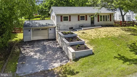 25 Laurel Ave, Birdsboro, PA 19508