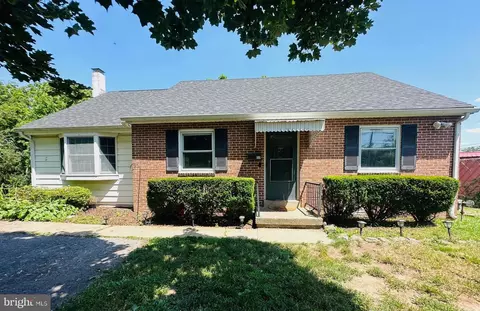503 Old Airport Rd, Douglassville, PA 19518