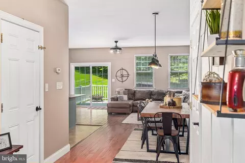 Entry Way - 42 Sugar Maple Rd, Barto, PA 19504 photo 3 of 5