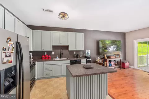 Kitchen - 42 Sugar Maple Rd, Barto, PA 19504 photo 3 of 3