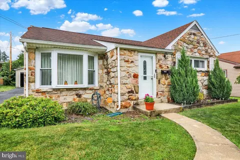 Exterior - 2008 Cullum Dr, Reading, PA 19601 photo 2 of 8