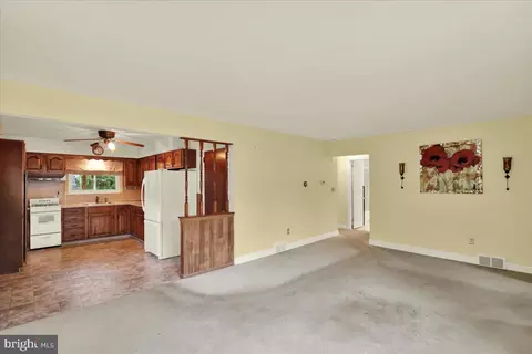 Entry Way - 2008 Cullum Dr, Reading, PA 19601 photo 1 of 1