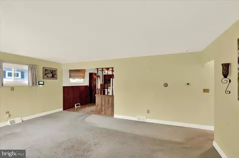 Living - 2008 Cullum Dr, Reading, PA 19601 photo 3 of 3