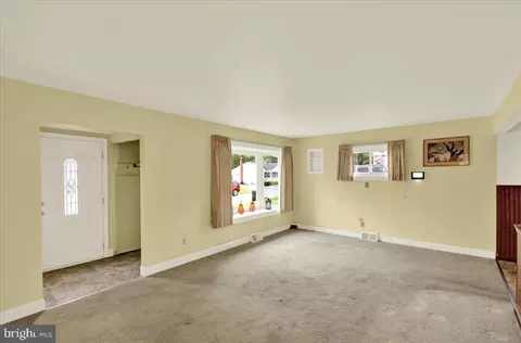 Living - 2008 Cullum Dr, Reading, PA 19601 photo 1 of 3
