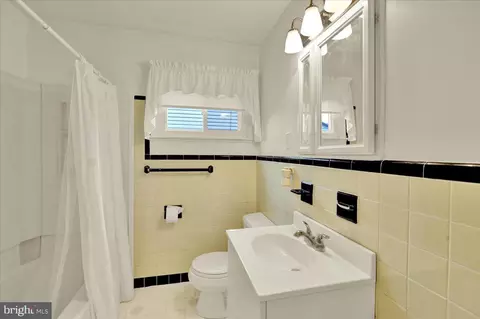 Bath - 2008 Cullum Dr, Reading, PA 19601 photo 1 of 1