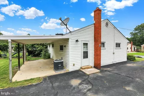 Exterior - 2008 Cullum Dr, Reading, PA 19601 photo 5 of 8