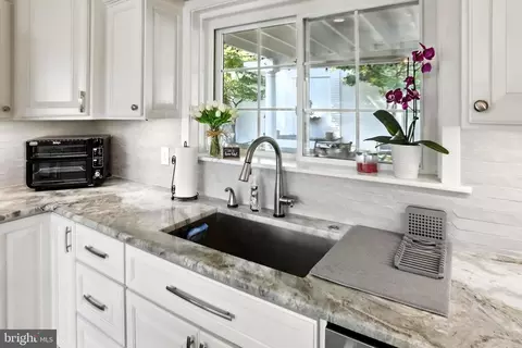 Kitchen - 301 Chestnut St, Shillington, PA 19607 photo 4 of 11